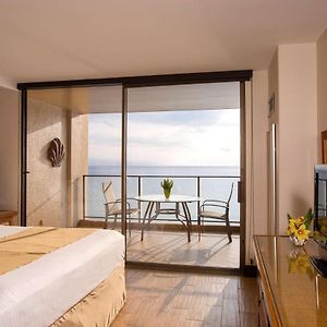 One-Bedroom Suite Ocean Front Premium View